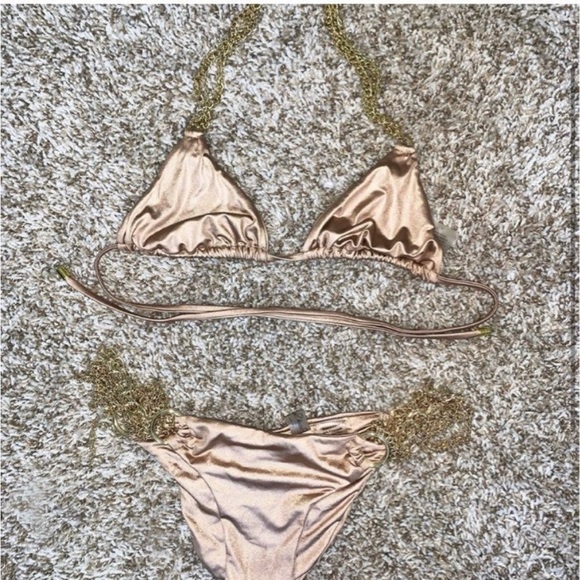 Beach Bunny Ball and Chain Bikini - Picture 4 of 5